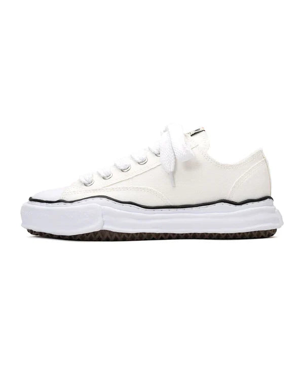 Maison Mihara Yasuhiro Peterson White | מייסון מיהרה יאסוהירו